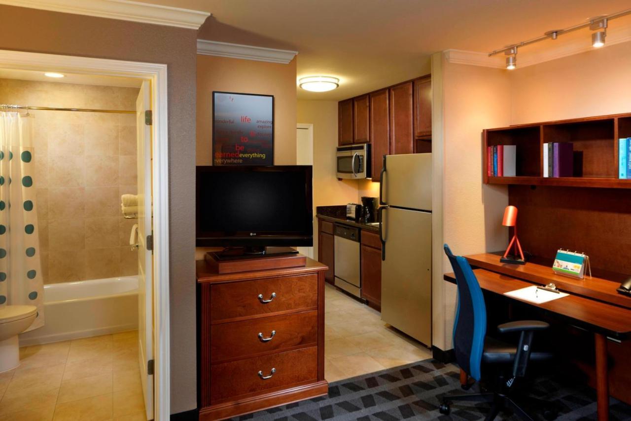 Towneplace Suites Houston North/Shenandoah Екстериор снимка