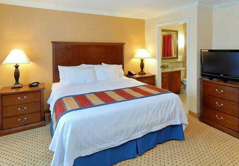 Towneplace Suites Houston North/Shenandoah Екстериор снимка