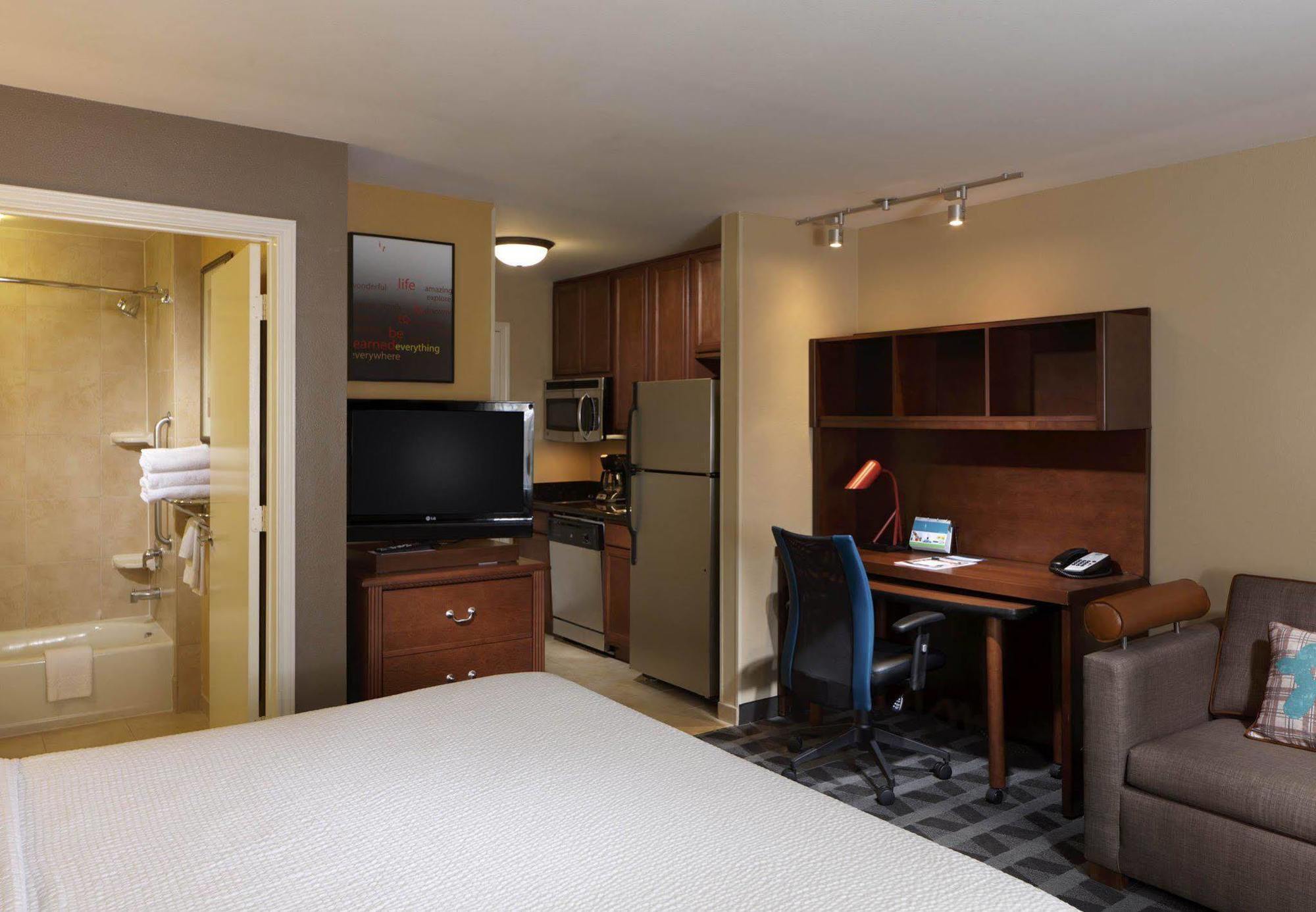 Towneplace Suites Houston North/Shenandoah Екстериор снимка