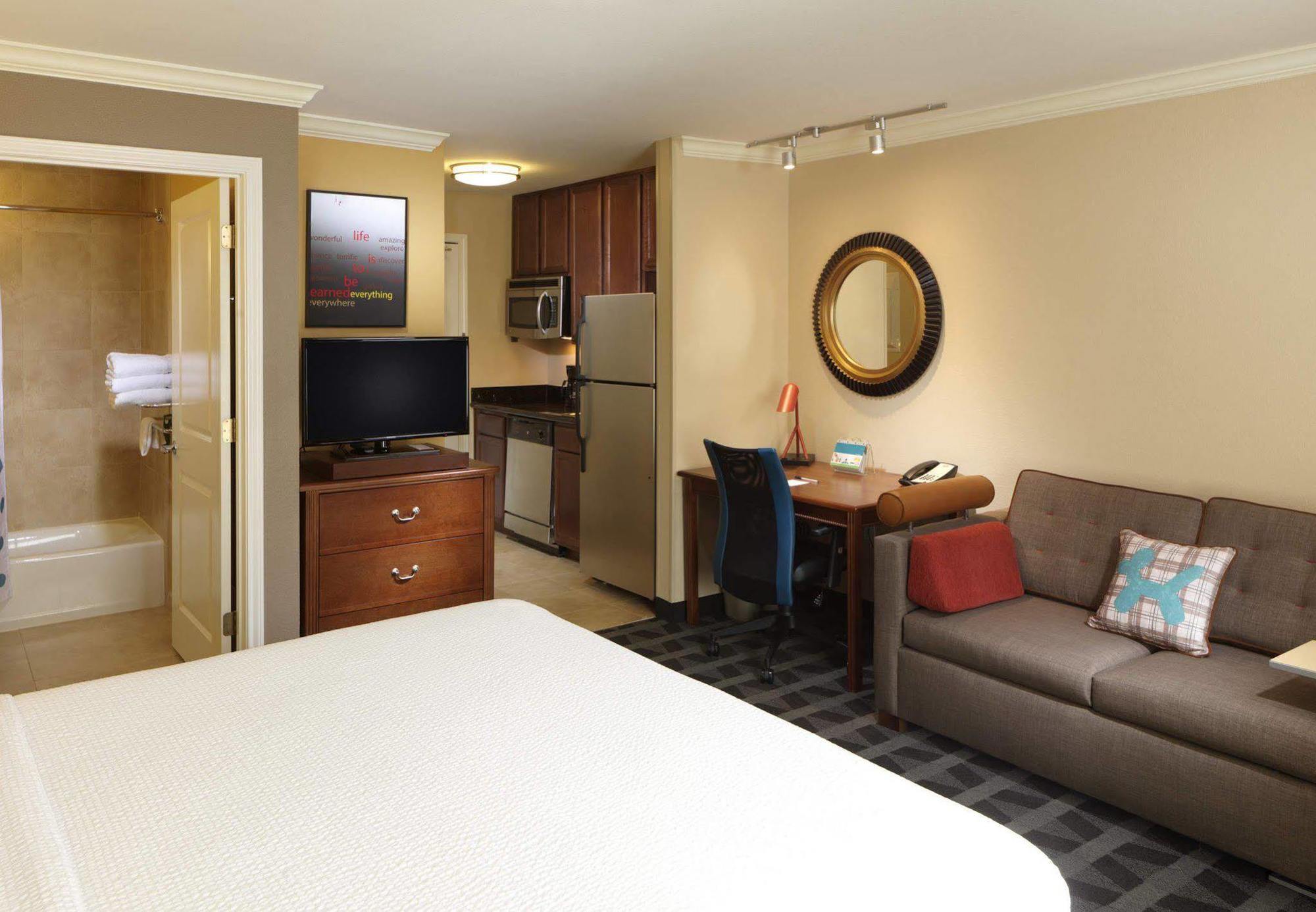 Towneplace Suites Houston North/Shenandoah Екстериор снимка