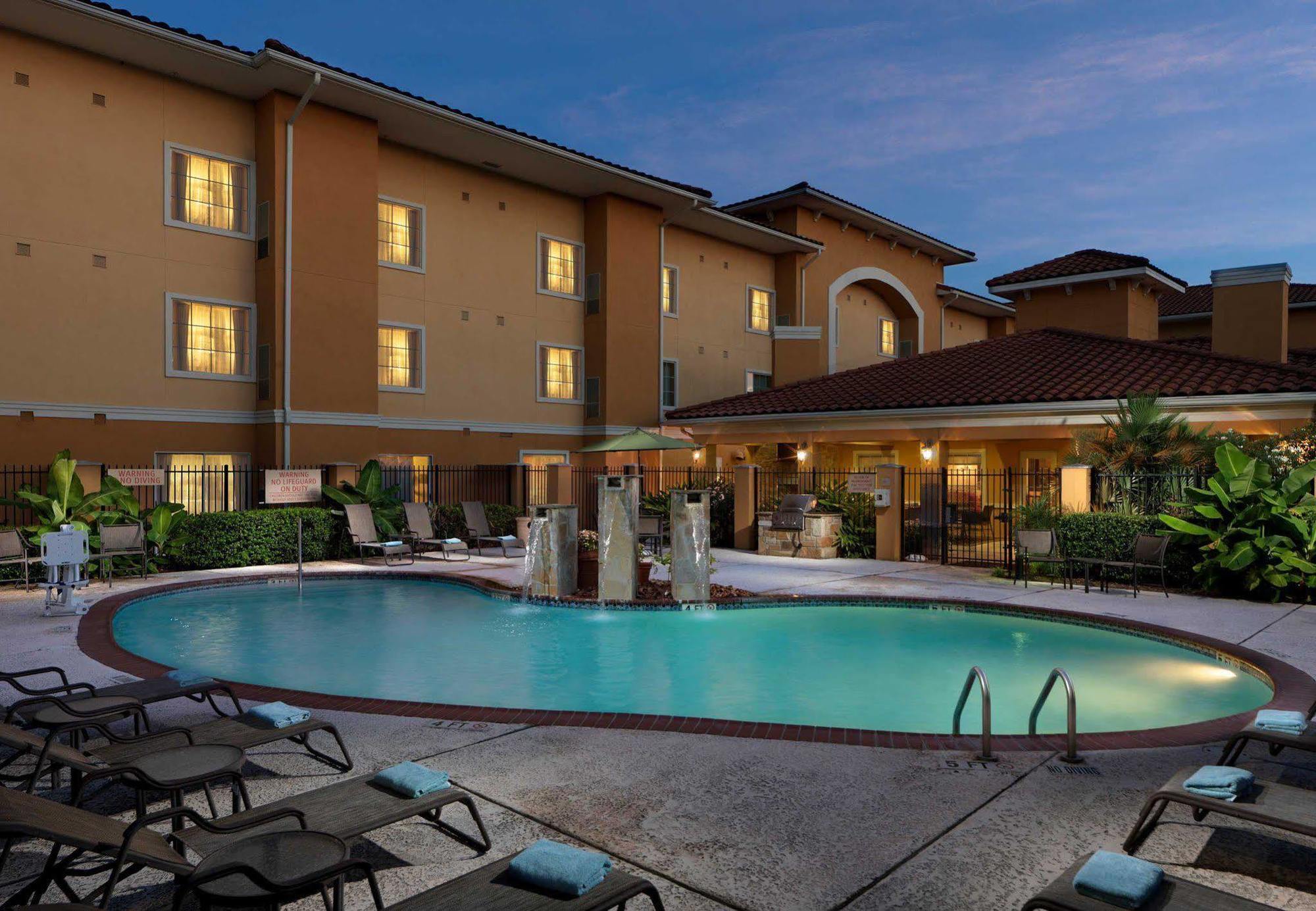 Towneplace Suites Houston North/Shenandoah Екстериор снимка