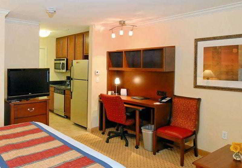 Towneplace Suites Houston North/Shenandoah Екстериор снимка